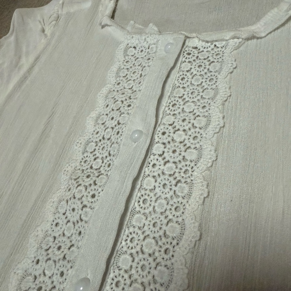 White Rayon Top - Picture 2 of 5